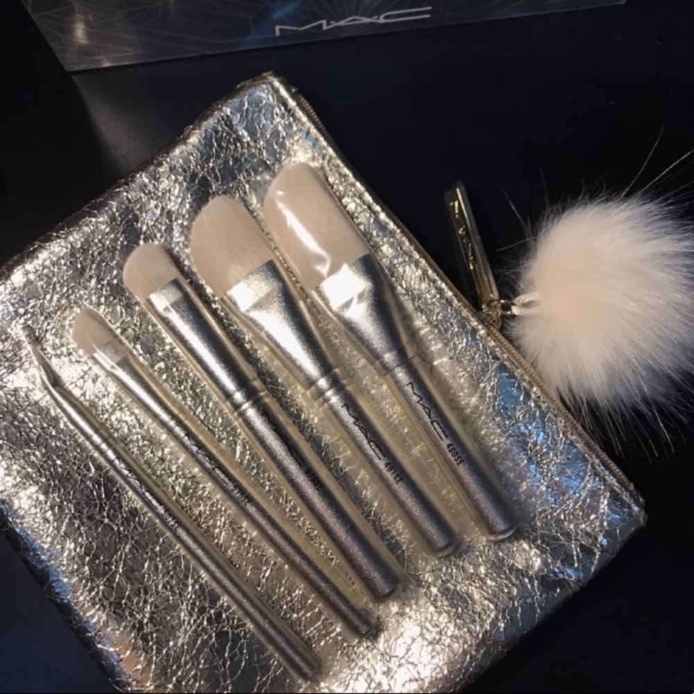 Mac Cosmetics Snowball Brush Set Limited Edition